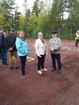 Kiljava. Yhdistyksen mainio mölkkyjoukkue: Maija, Liisa ja Gunnar. Palkintoa ei tullut, mutta mainetta ja kunniaa sitäkin enempi!