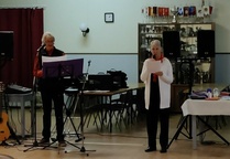 Iiris laaksonen esitti mm. hauskan "Nokiakännykkä" tarinan ja piti Anteron kanssa "tietovisailun".