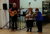 Irma Tamminen ja Seija-Liisa Lappalainen esiintyvät Antero Tiaisen säestämänä.