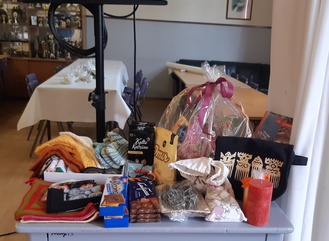 Arpajaisvoitot ja päävoittona kori joka sisältää erilaisia tuotteita