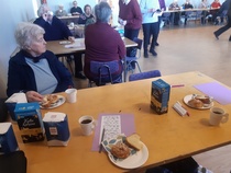 Stigu oli leiponut erinomaiset kanelipullat ja kuivakakut jotka hän tarjosi kaikille läsnäoleville....