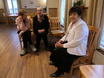 Vielä on pari minuuttia aikaa ennen tilaisuutta....Gunilla Mäenpää, Leena Ruusunen ja Airi Savolainen
